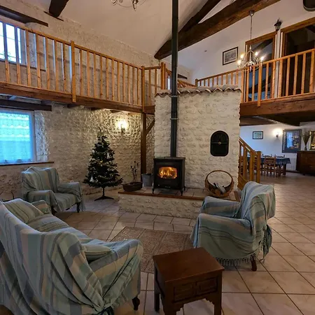 Holiday home Spacieux Avec Piscine Chauffee, Jardin, Wifi Et Animaux Admis - Fr-1-653-273 *